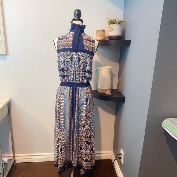 Laundry Floral Patterned Low V-Neck Dress - Picture 3 of 11